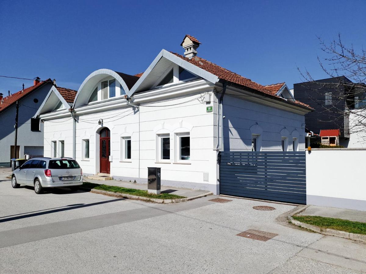 Charming Apartment Mila In Privat House With Free Parking Ljubljana Buitenkant foto